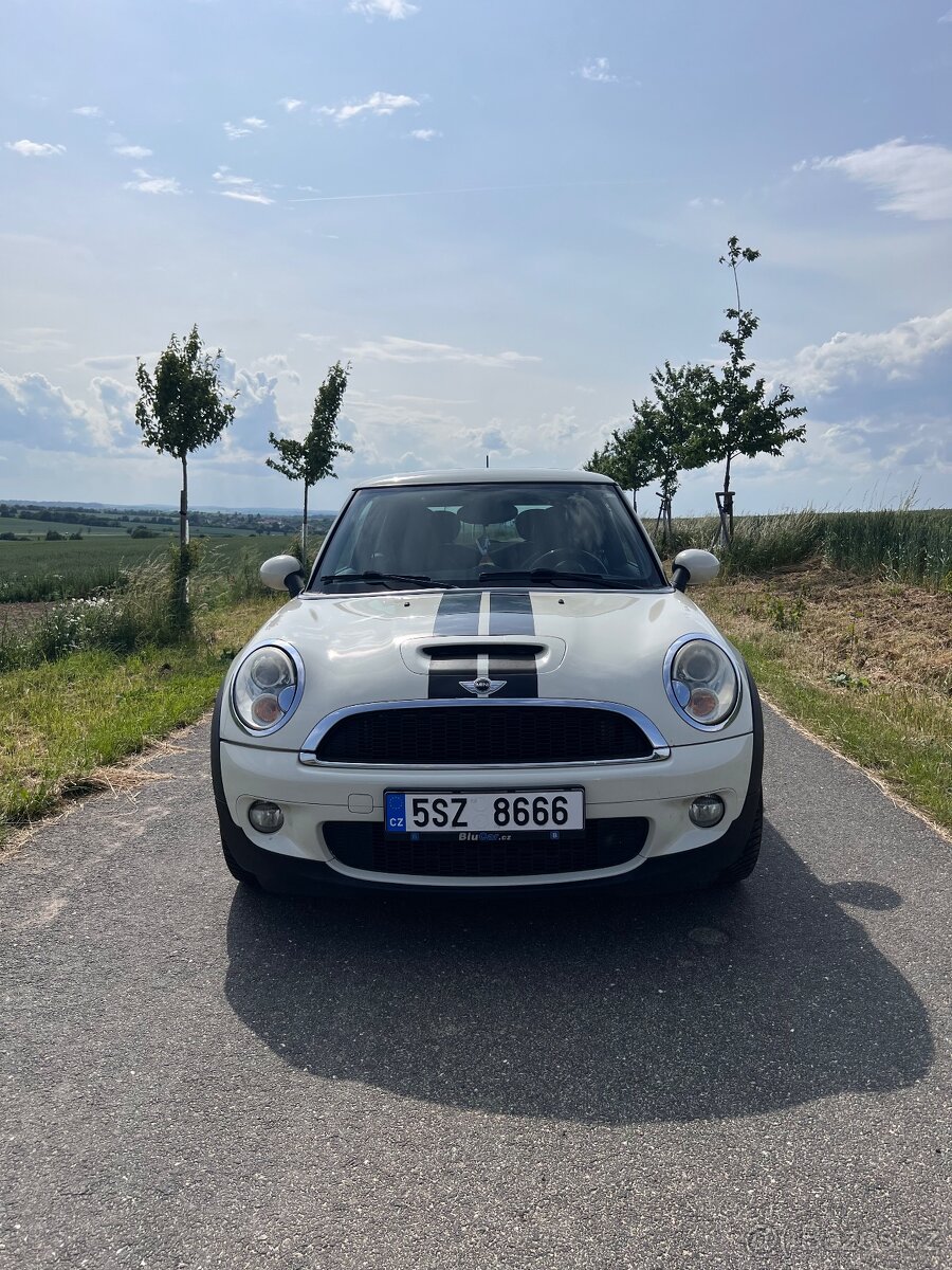 MINI Cooper S R56 – Malý ďábel s velkým srdcem 🏁