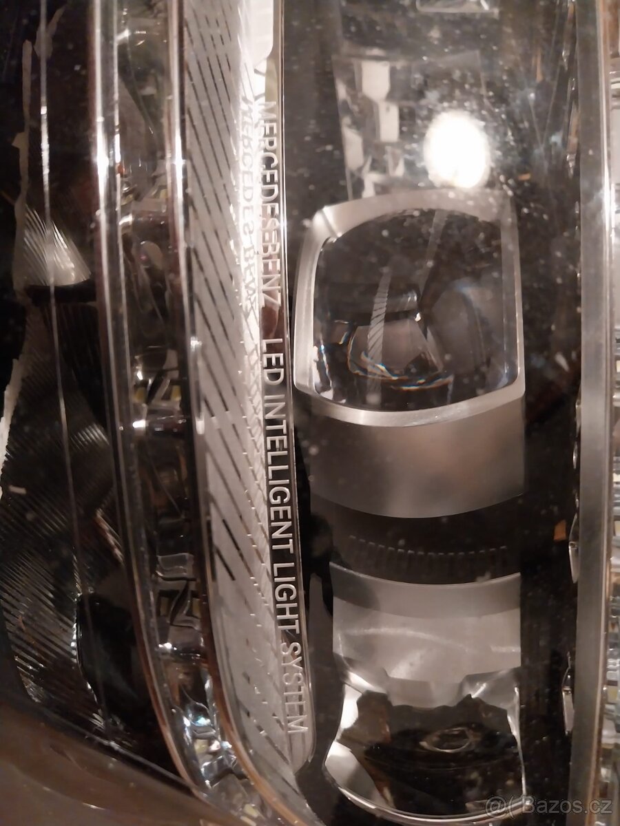 Mercedes-Benz Led Intelligent light system , left , levé