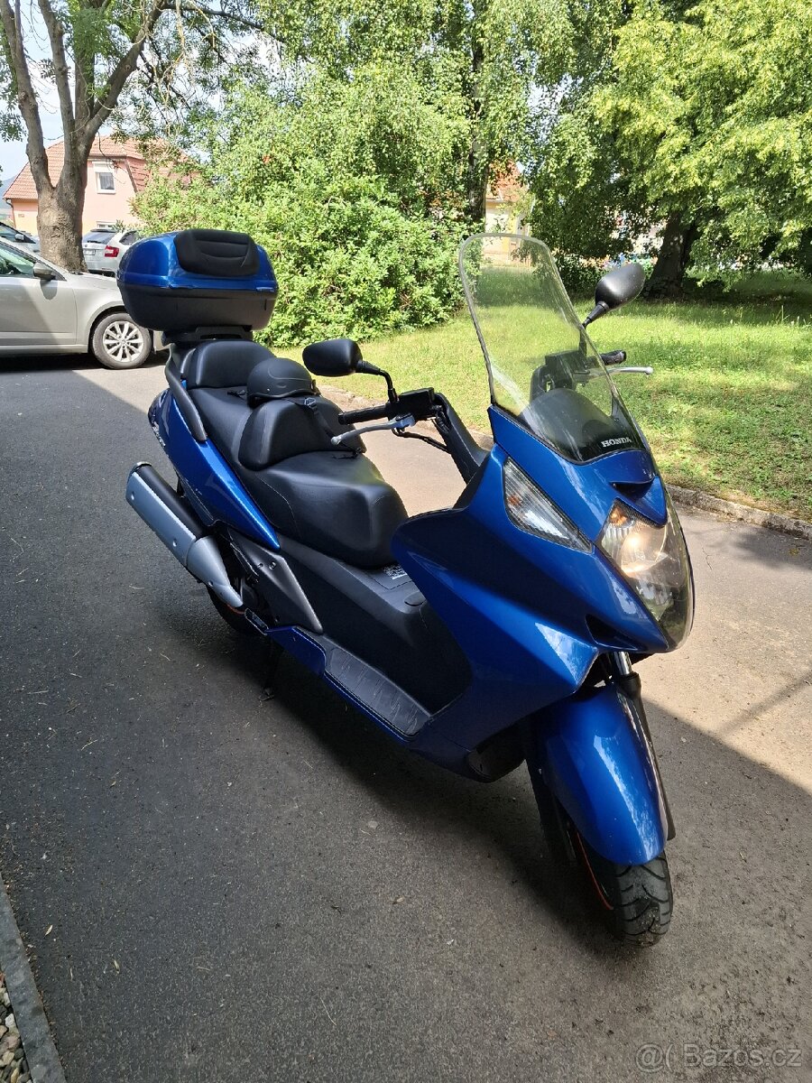 Skútr 400 Honda