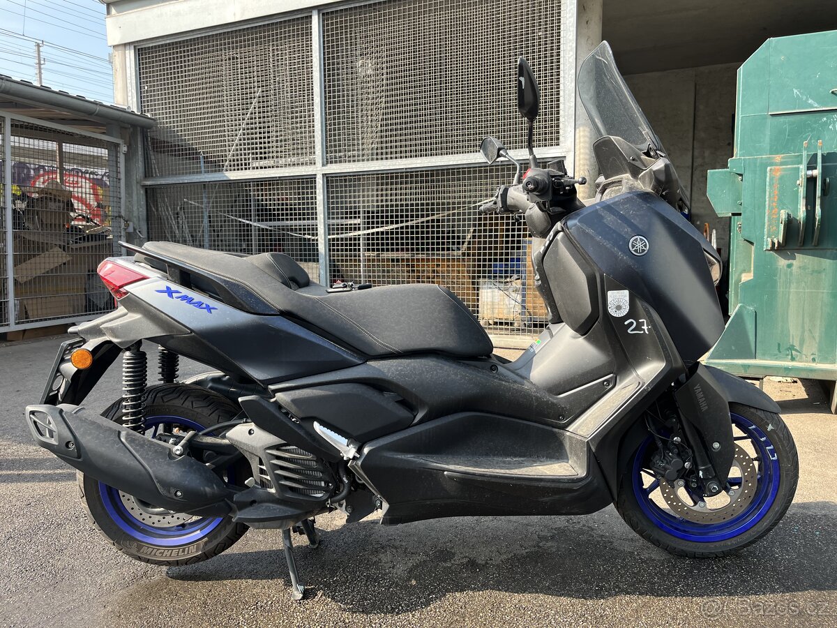 Yamaha X max 125-havarovaná motorka-Motorky pro mechaniky