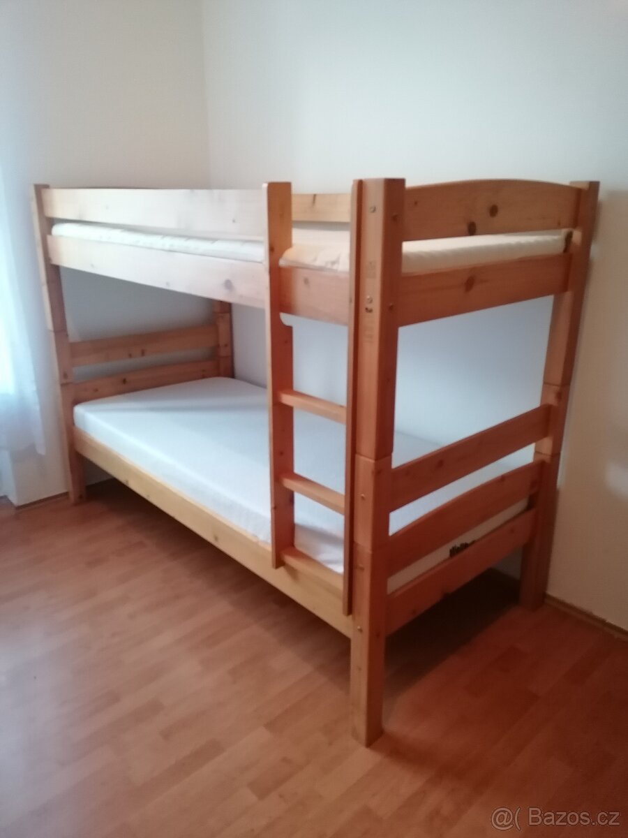 Patrová postel s matracemi