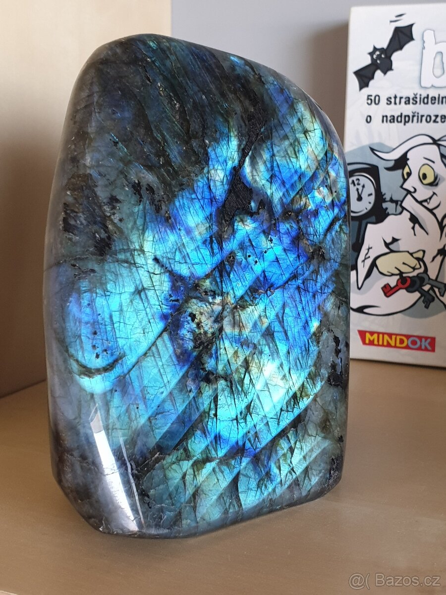 Labradorit - přes 0,9 Kg (modrý speciál)