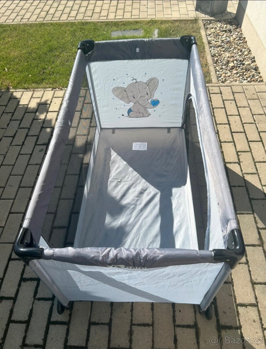 Cestovní postýlka