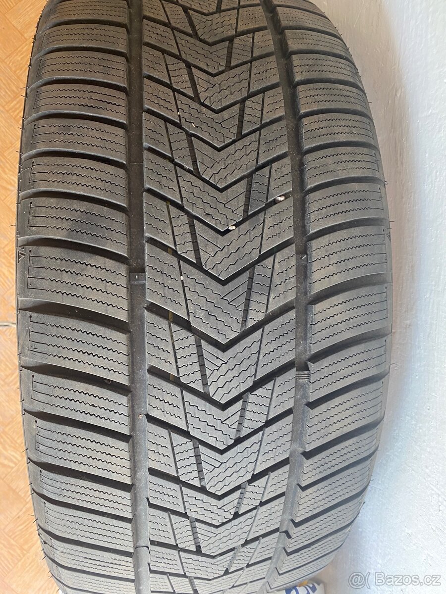 255/40 r20