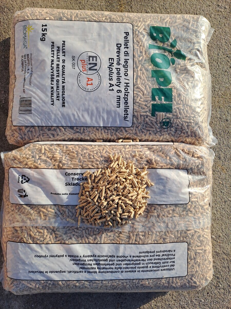 Dřevěné pelety splňující normu EN plus A1