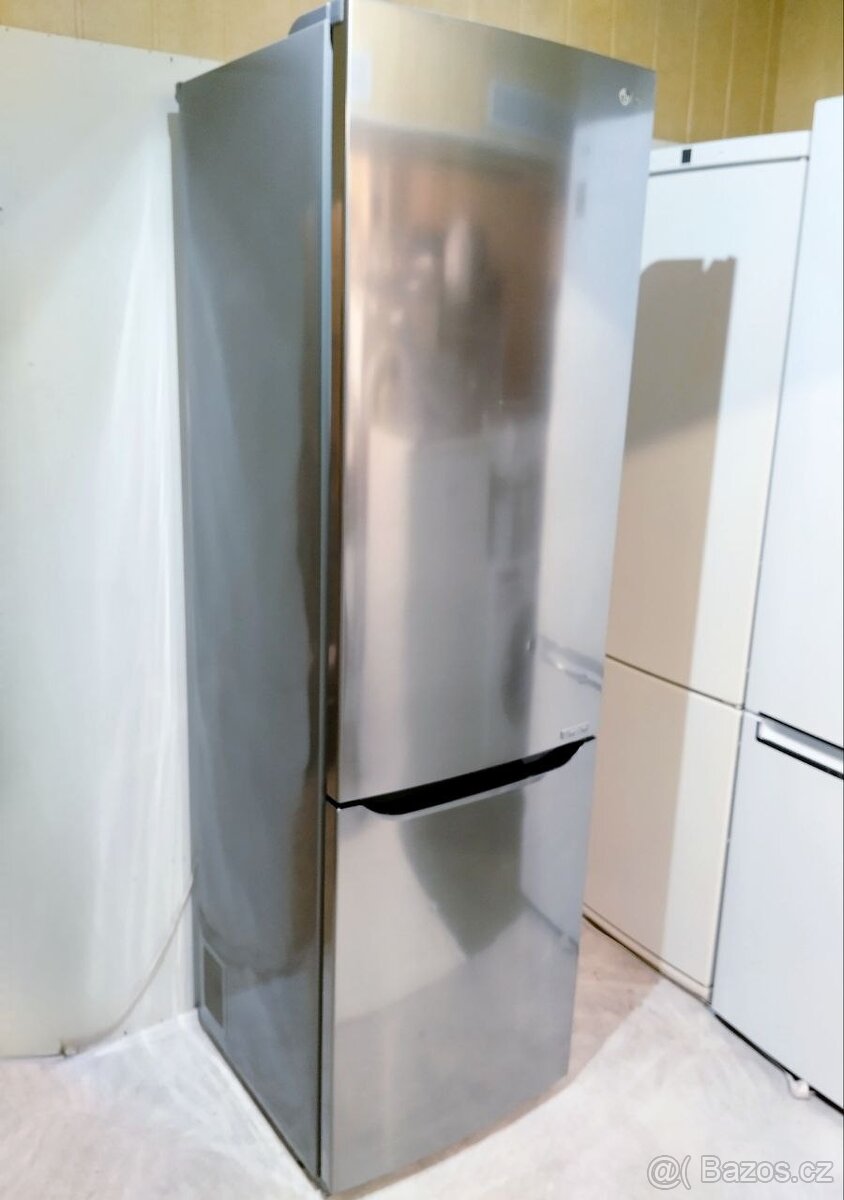 Vysoká lednice LG no_frost, 2 m. výška