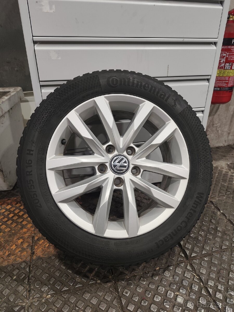 Zimní pneu na diskách 205/55 R16