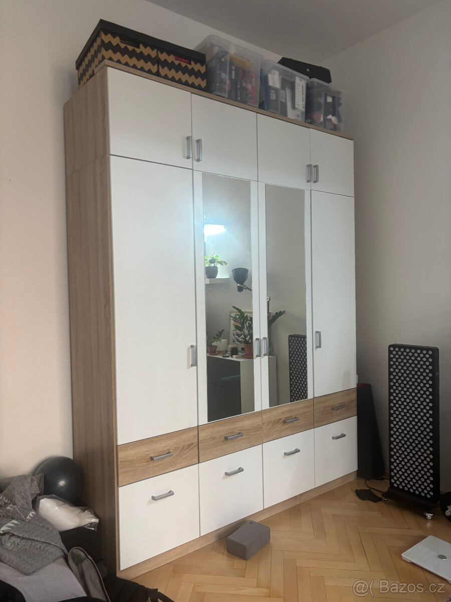 Velká šatní skříň Bremen + nástavec + poličky