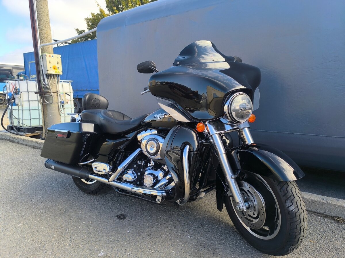Harley Davidson FLHX Street Glide TOP STAV EU verze