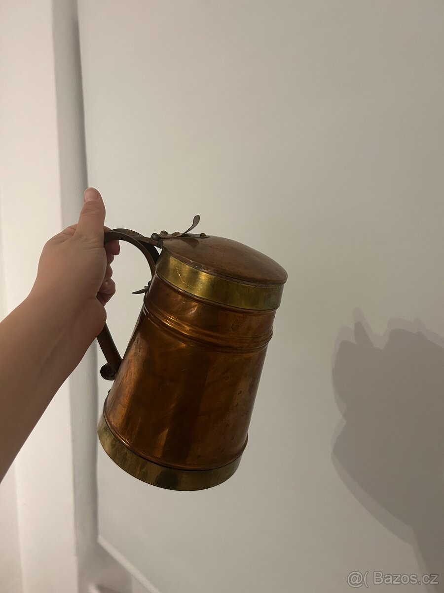 Pivní měděný korbel