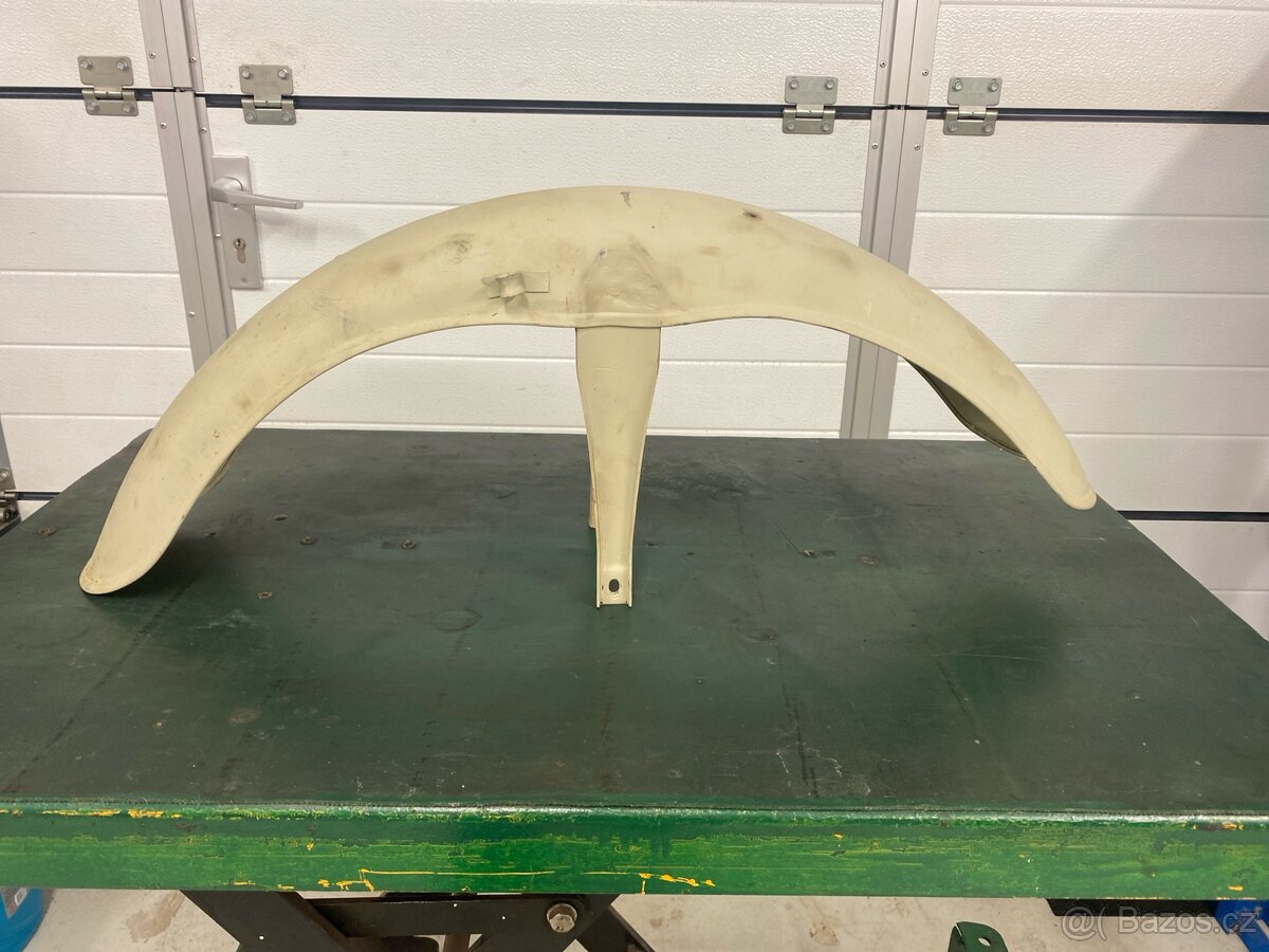 Predni blatnik Jawa Californian