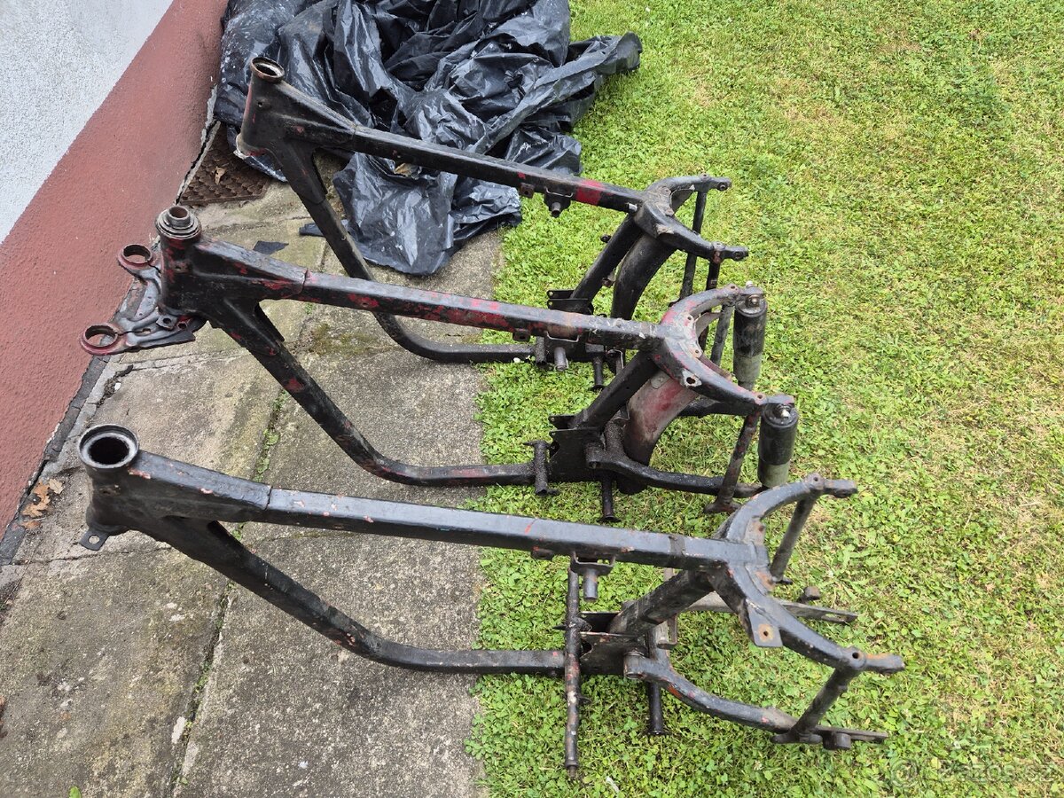 Rám Jawa Panelka 250 nebo 350.