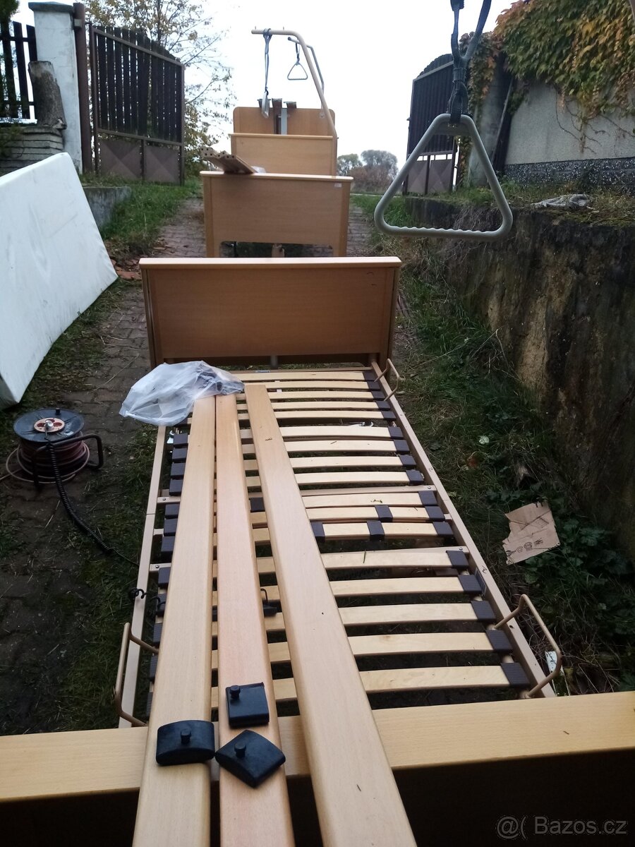 Zdravotní polohovací postel