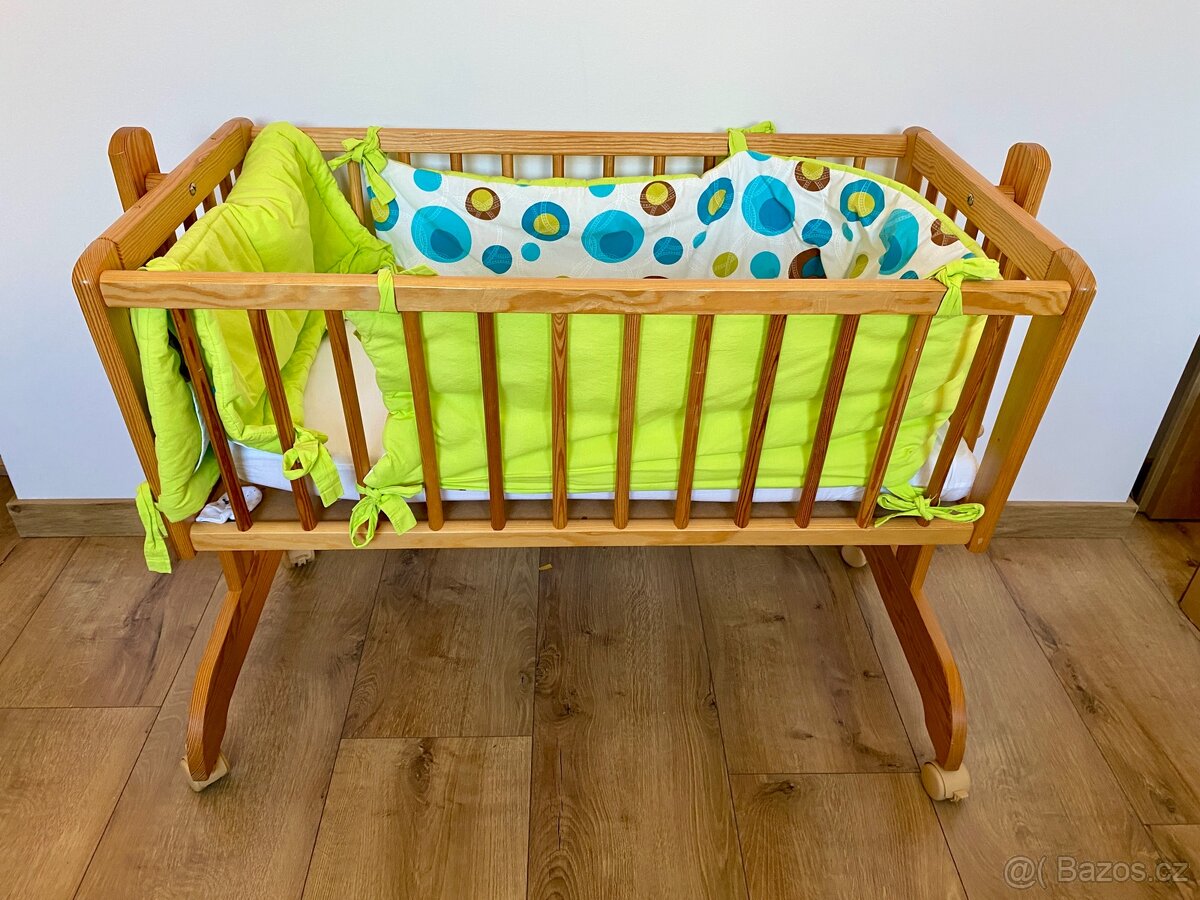 Dřevěná kolébka