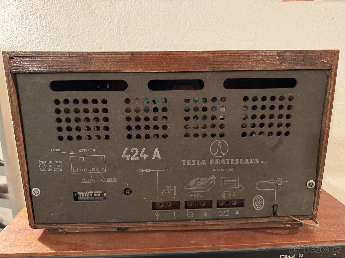 Tesla Gavota 424 A RETRO RÁDIO RADIOPŘIJÍMAČ