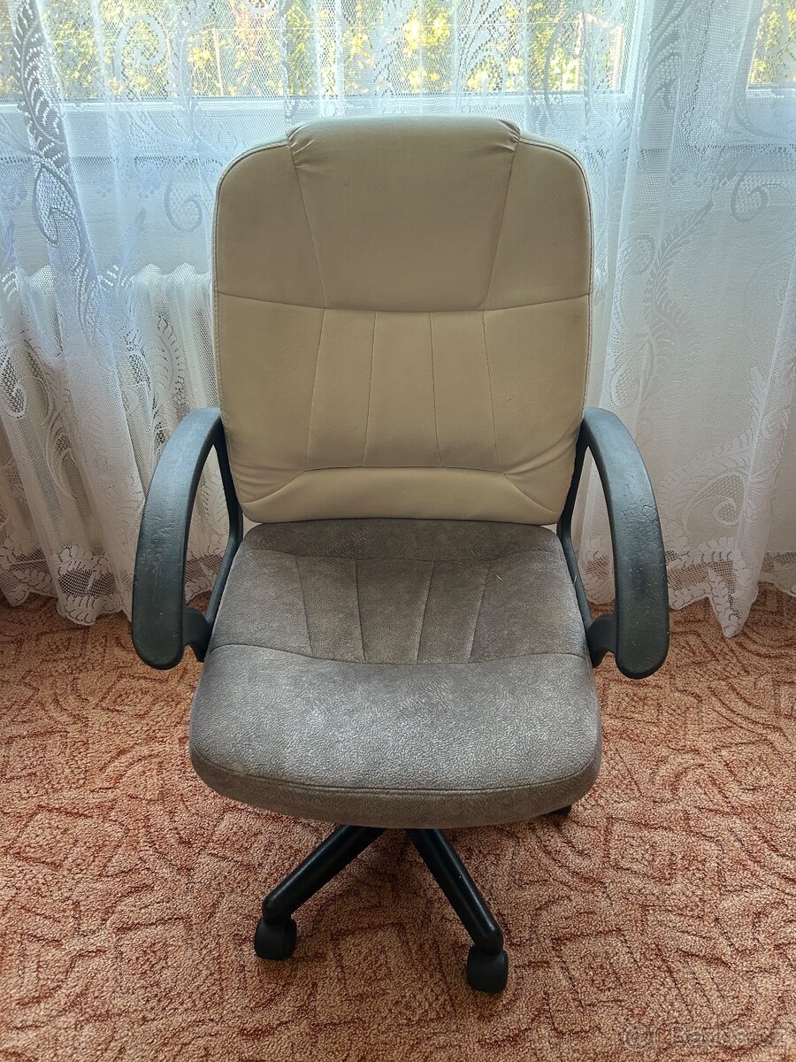 Kancelářské křeslo