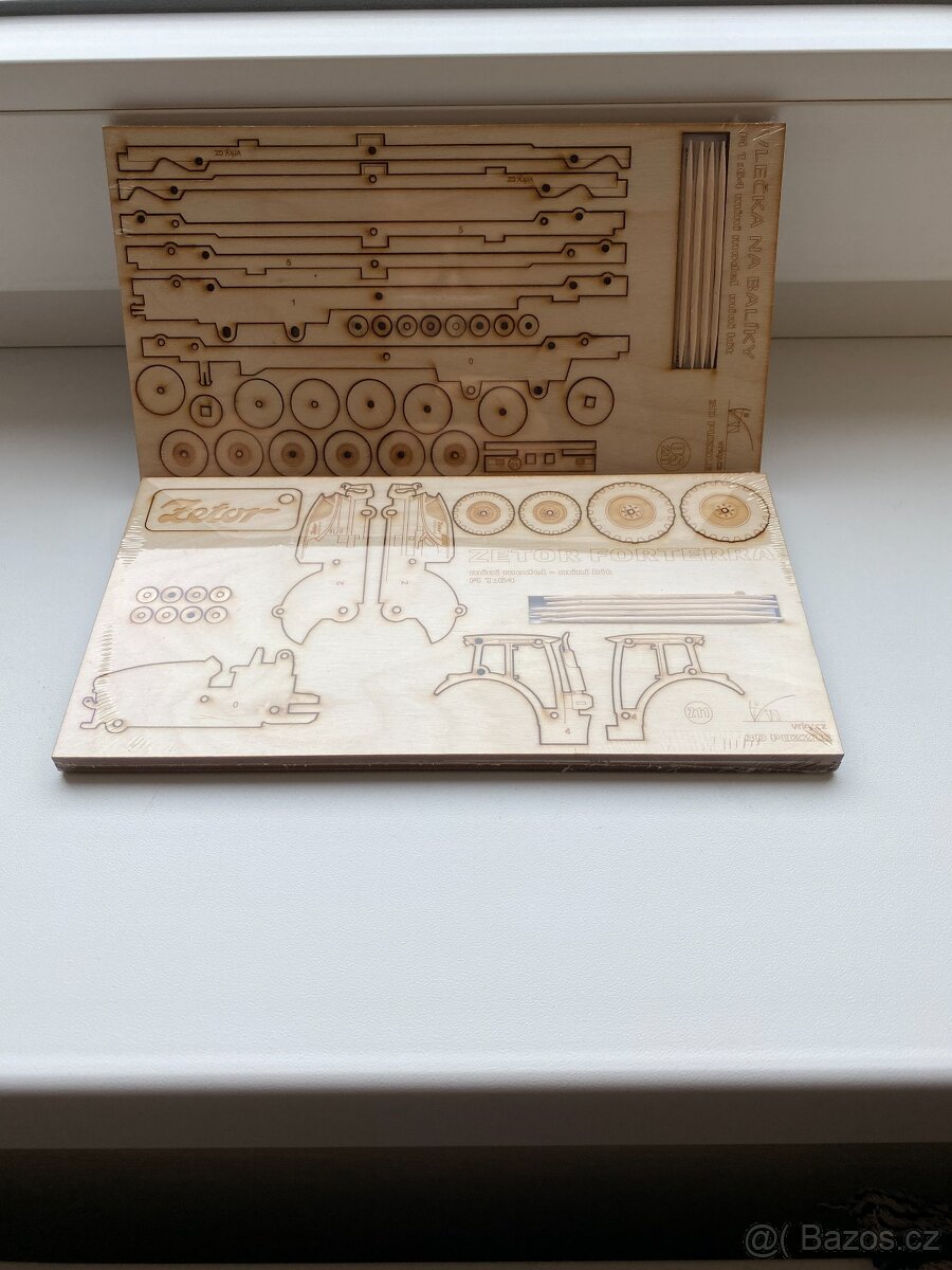 Nové modely k sestavení - Zetor Forterra, vlečka na balíky