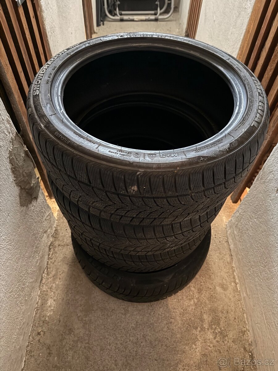 PNEU Imperial 215/45/18