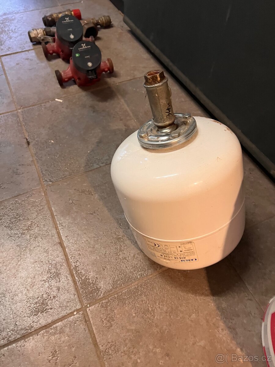 Prodám expanzní nádrž