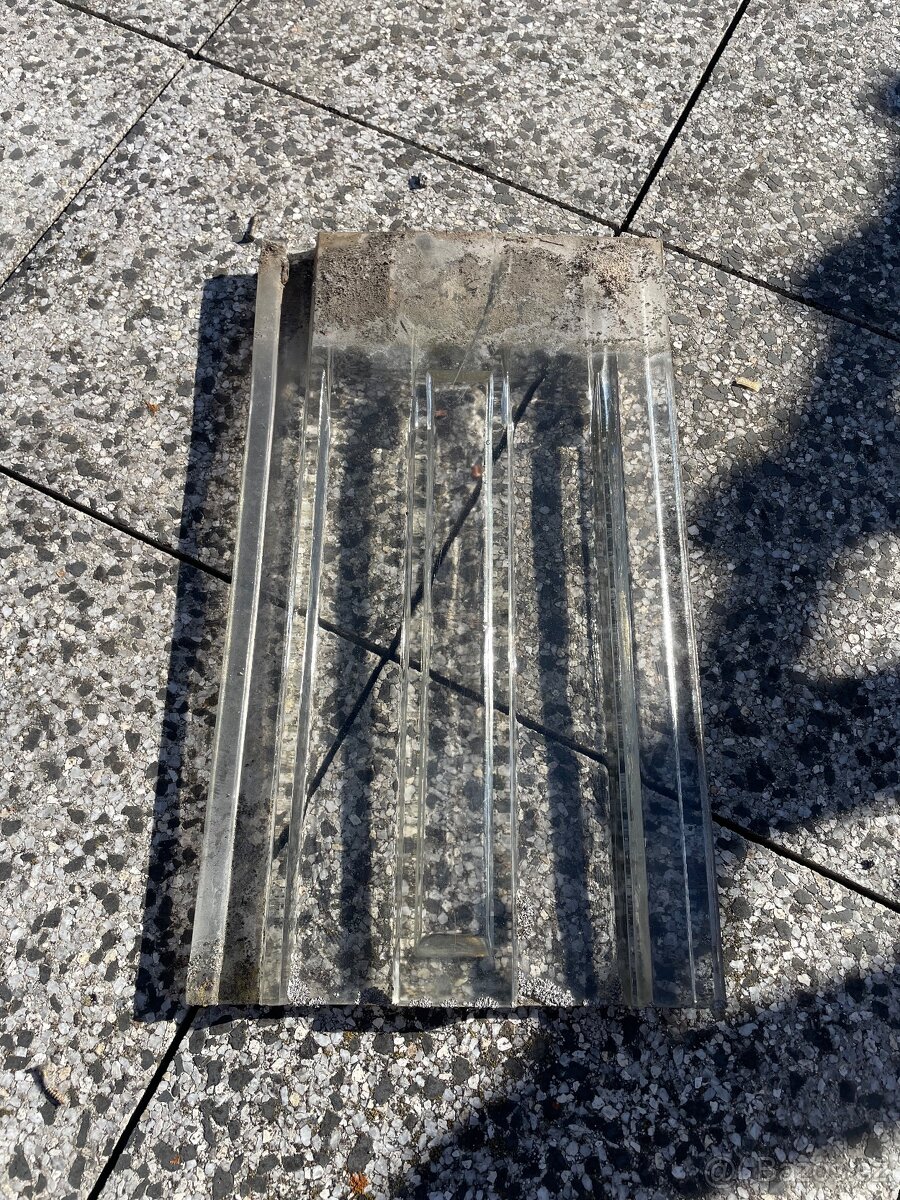 Střešní skleněné tašky