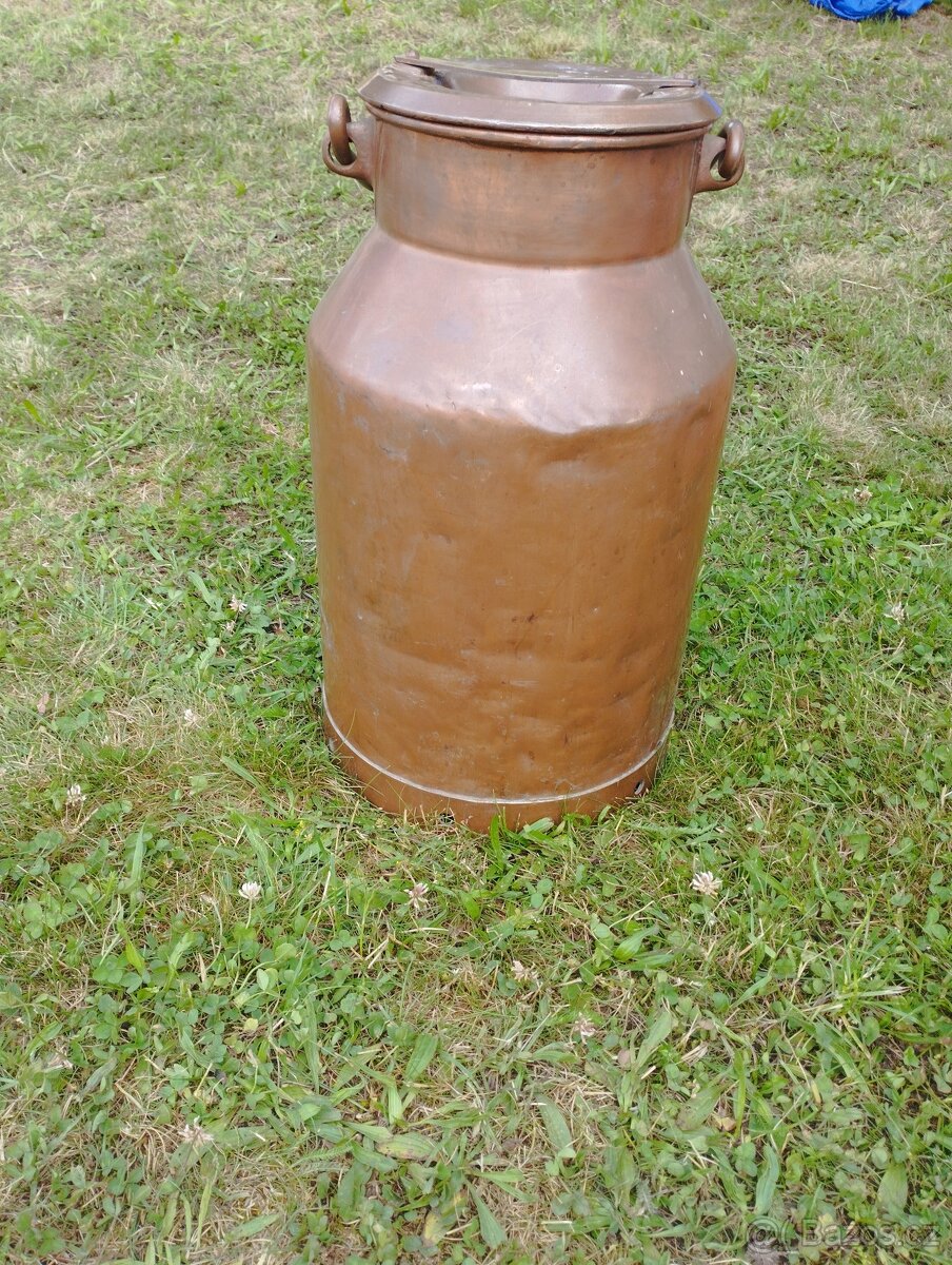 Měděná konev