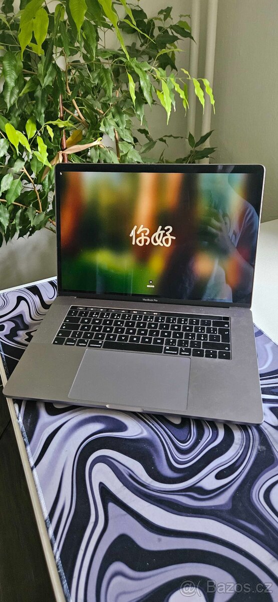 MacBook Pro 15" 2019 Space Gray – i9, 16GB RAM, 512GB