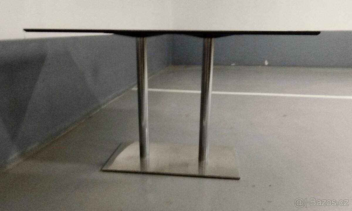 Jídelní stoly do bistra 3 ks