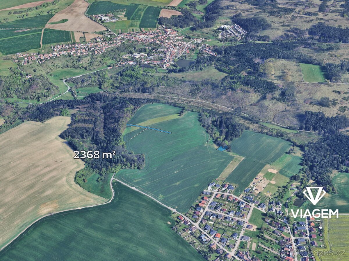 Pole 3 777 m²