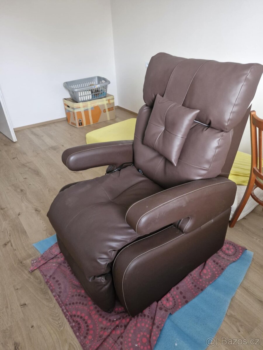 Polohovací elektrické křeslo vhodné pro seniory