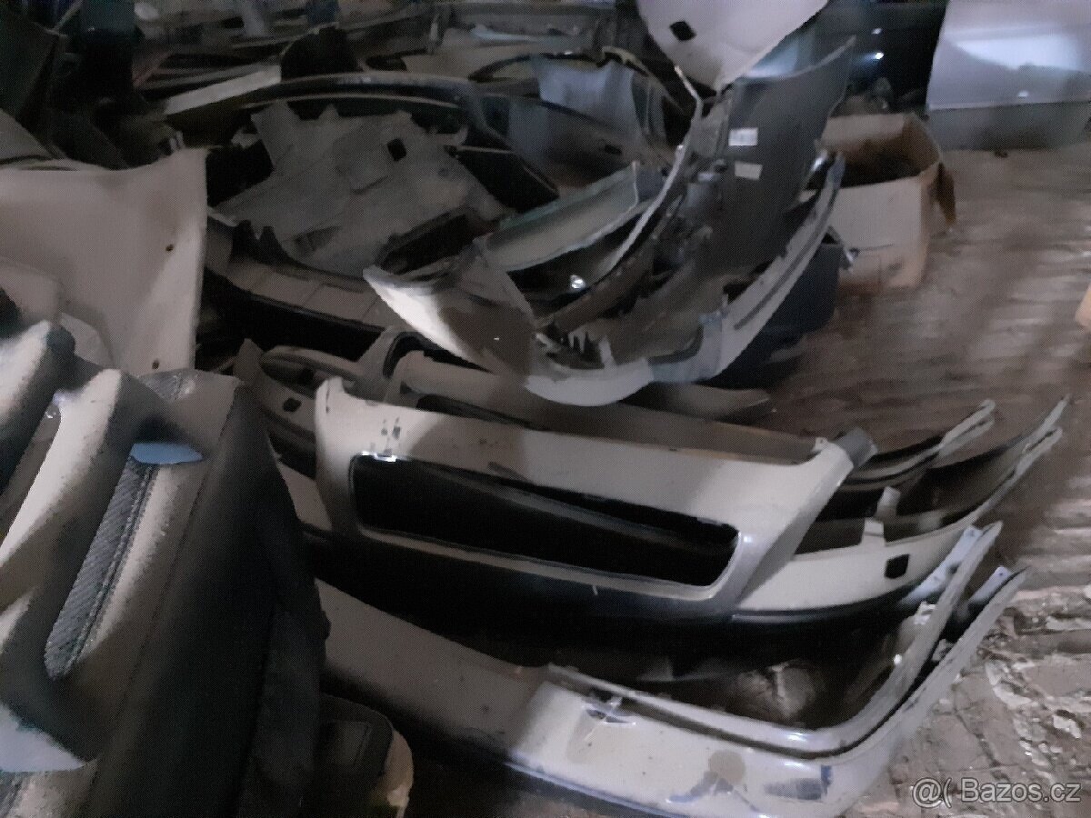VŠEMOŽNÉ DÍLY VOLVO 740,850,V40,C30,V70,XC90,XC70,S80.