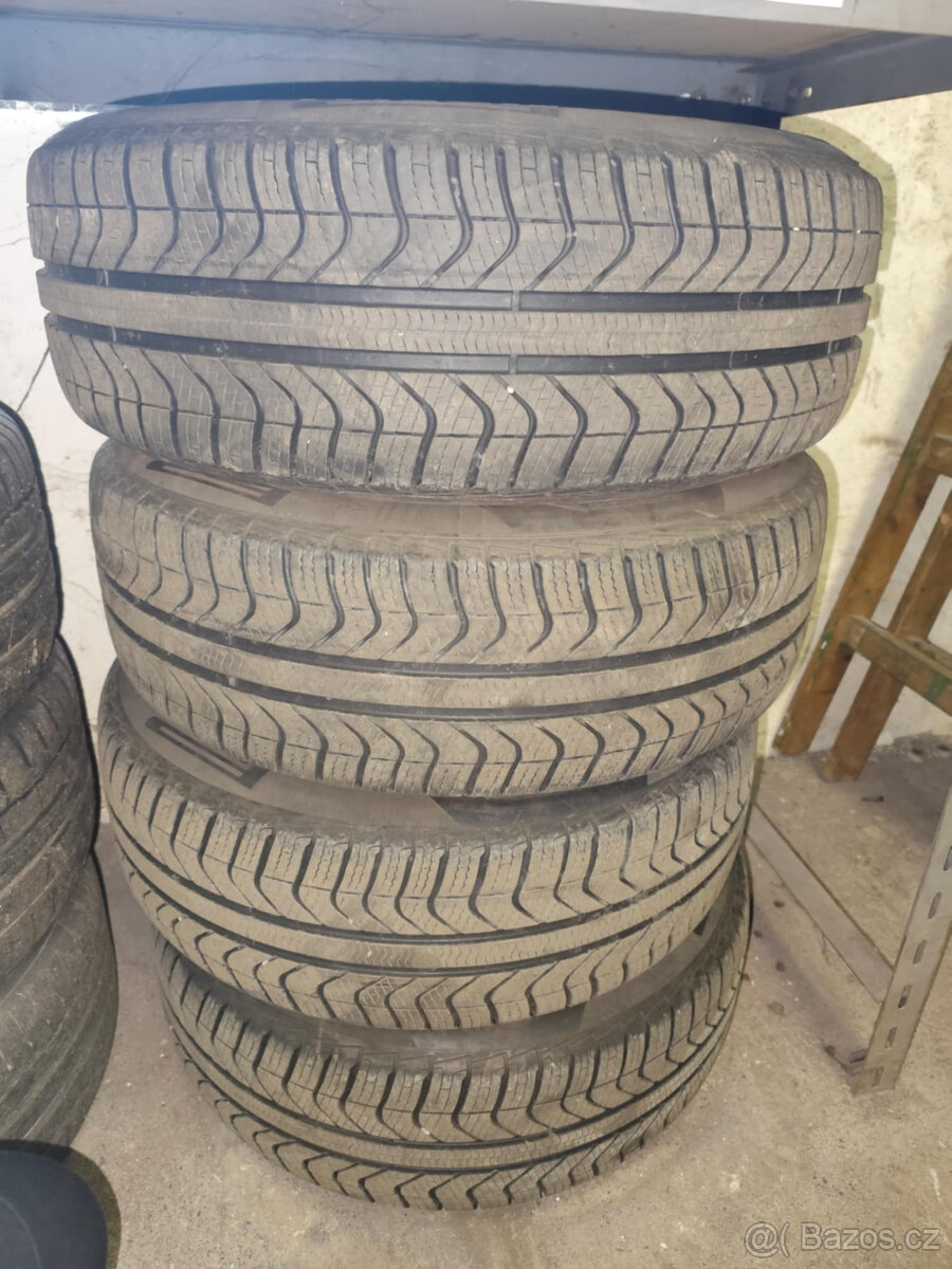4x celoroční pneu + 17" ALU kola (pro Hyundai)