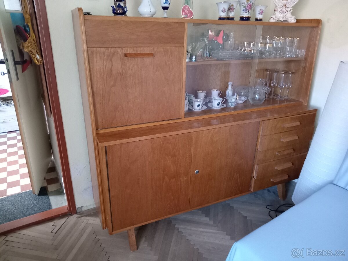 Retro skříň - zdarma