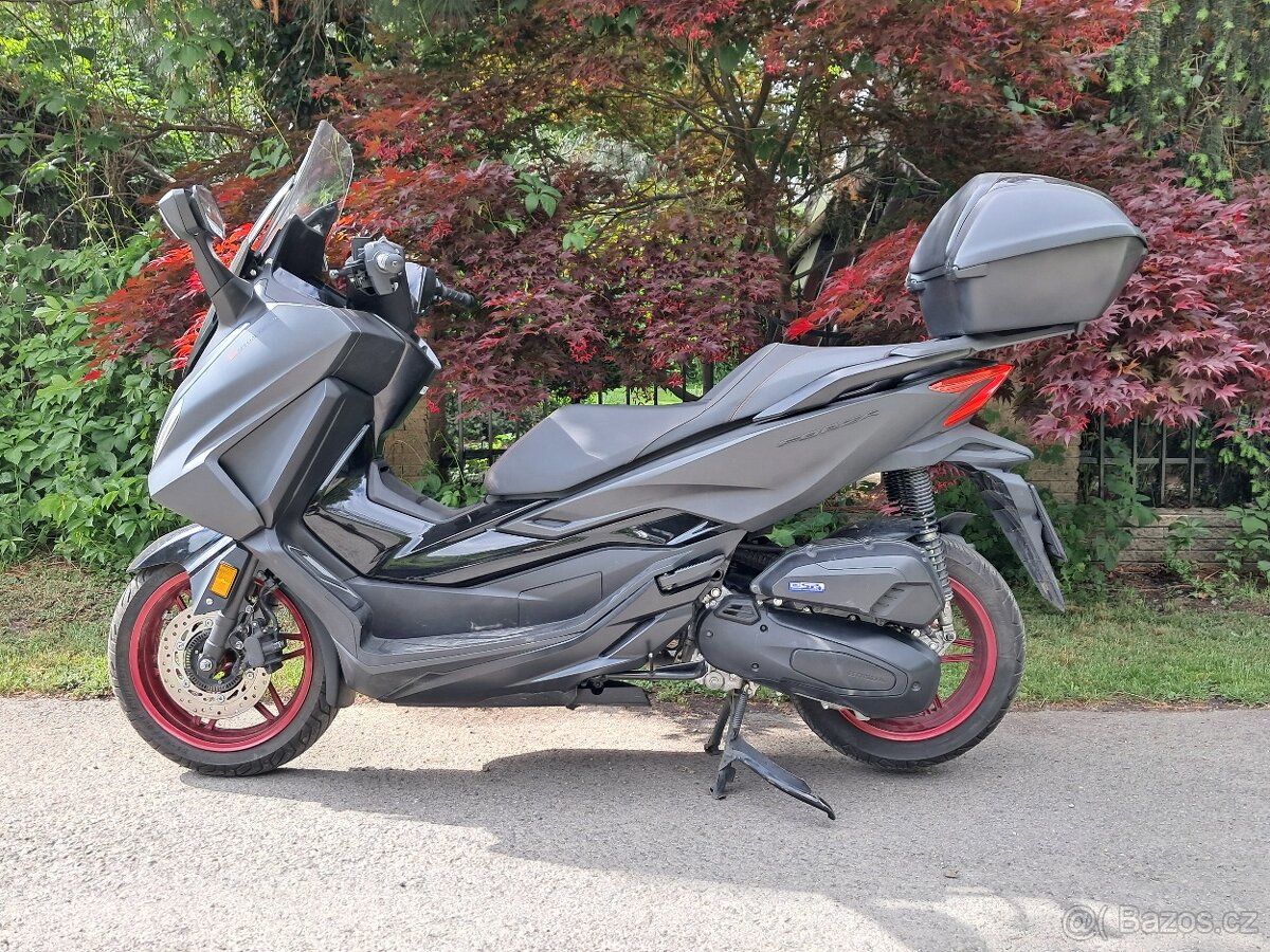 Prodám honda forza 125 rok 2023 Limited