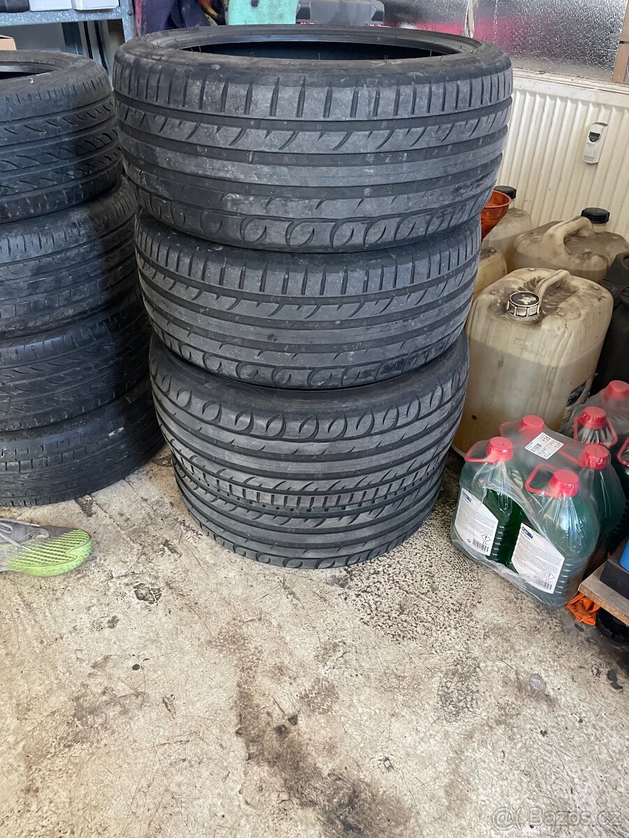 Letní 235/40/19