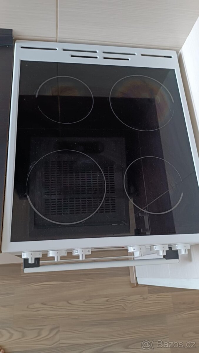 Prodám elektrický sporák MORA C5245AW – koupen 11/2022