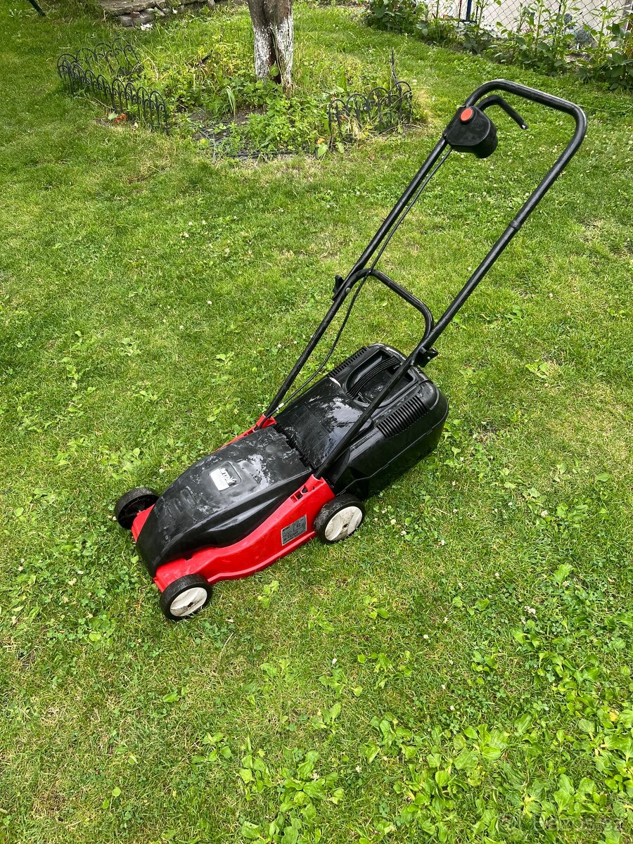 Elektrická sekačka na trávu