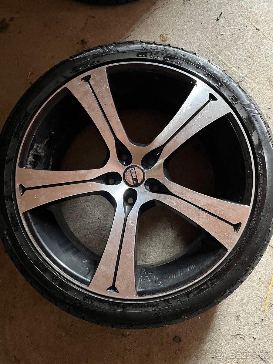 Letní pneu 285/35 R22