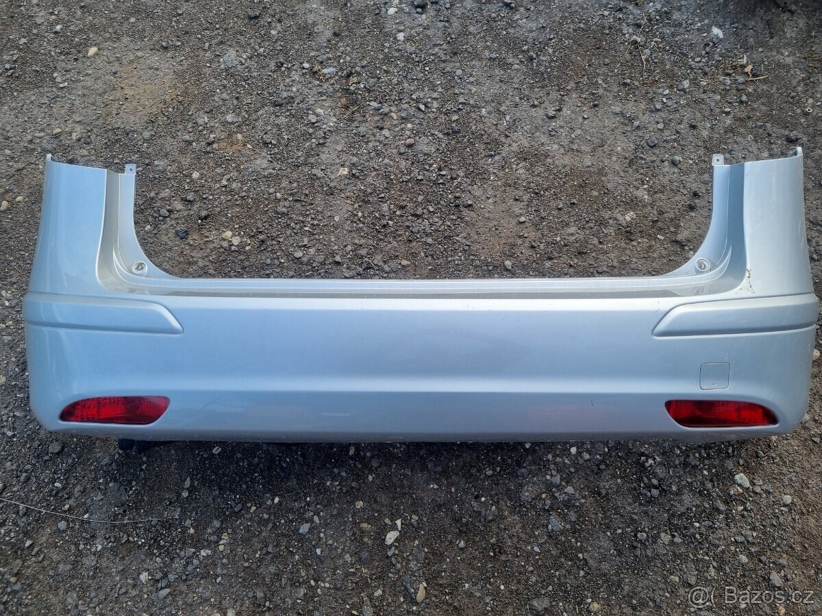 Hyundai i30 CW,2011,kompletní nárazník,stěna