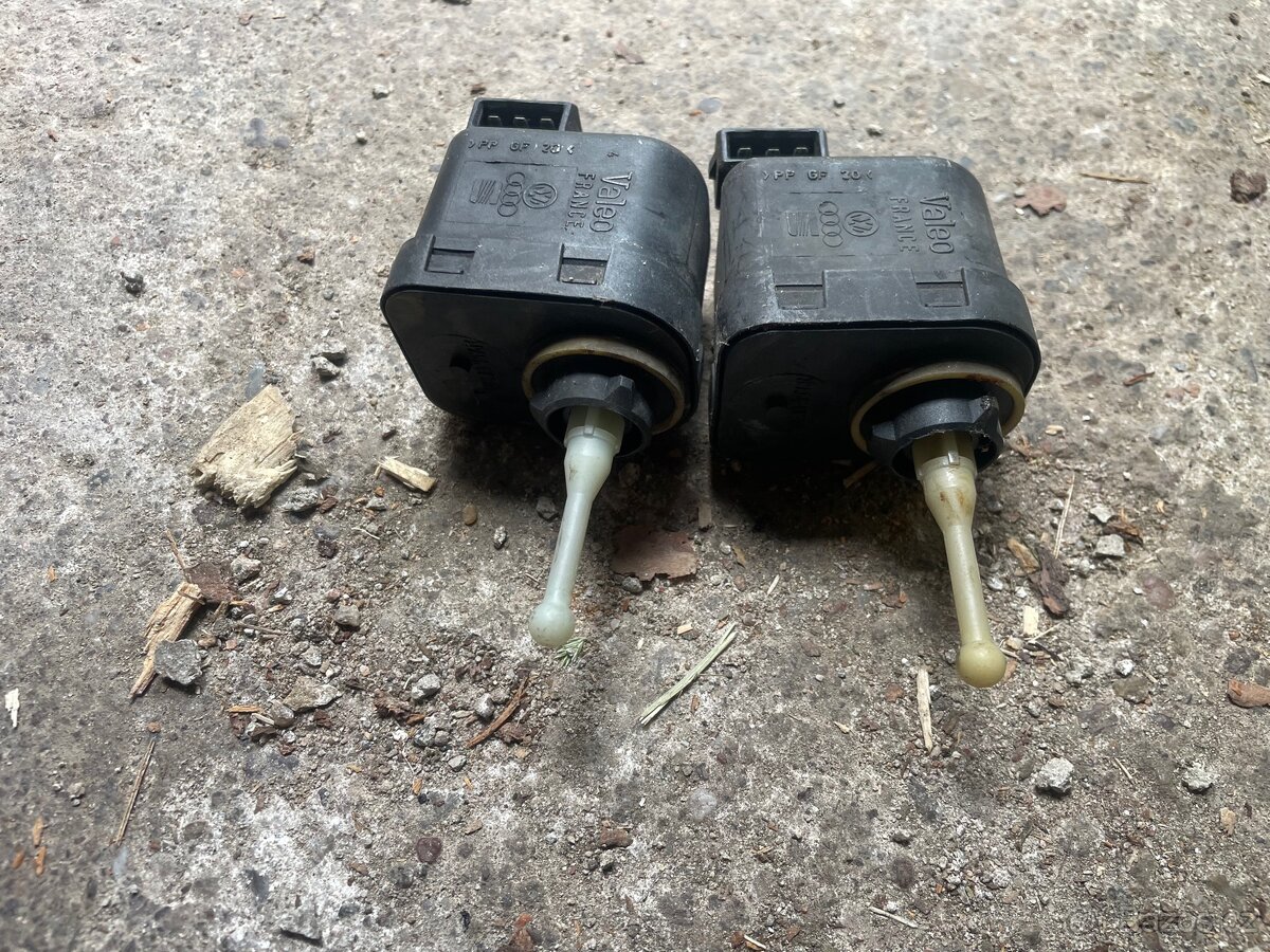 Motory naklápění světel audi