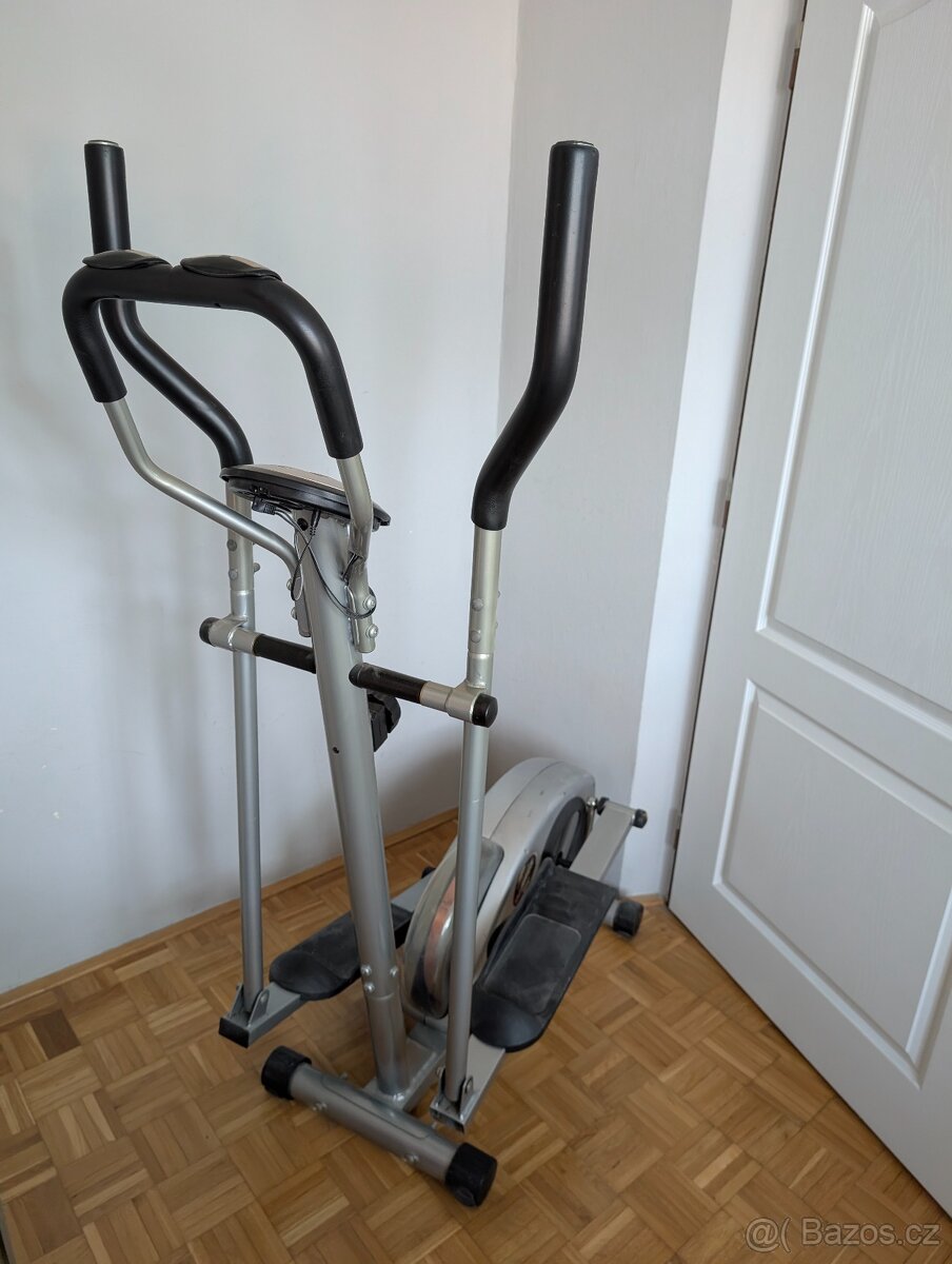 Eliptický trenažér (orbitrek)