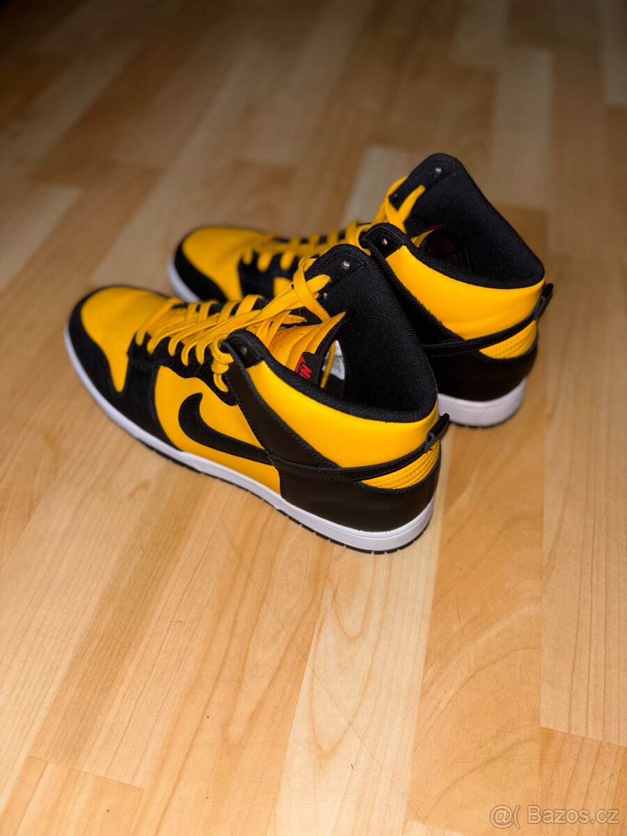 Nike dunk high reverse goldenrod