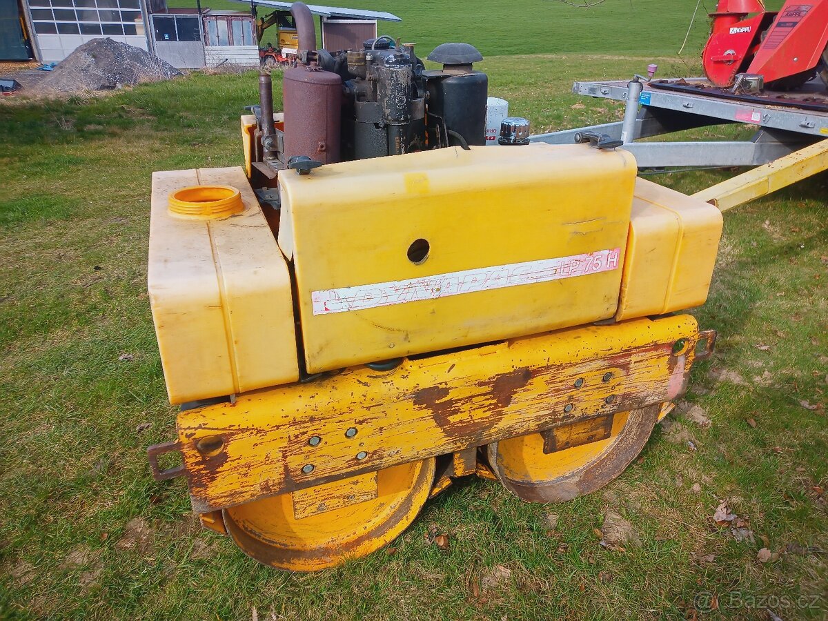 Ručně vedený válec Dynapac