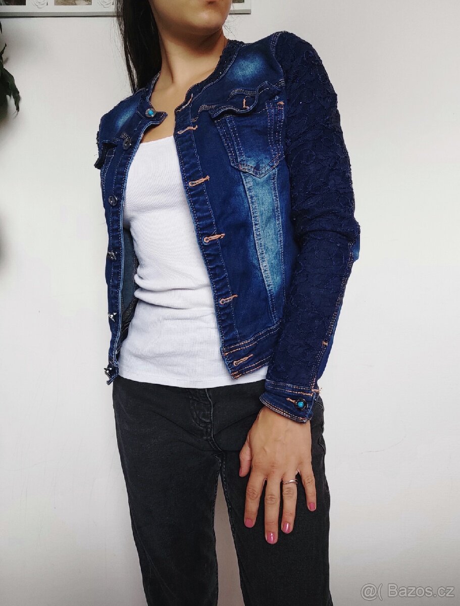 Krásná džínová vypasovaná bundička. Top stav