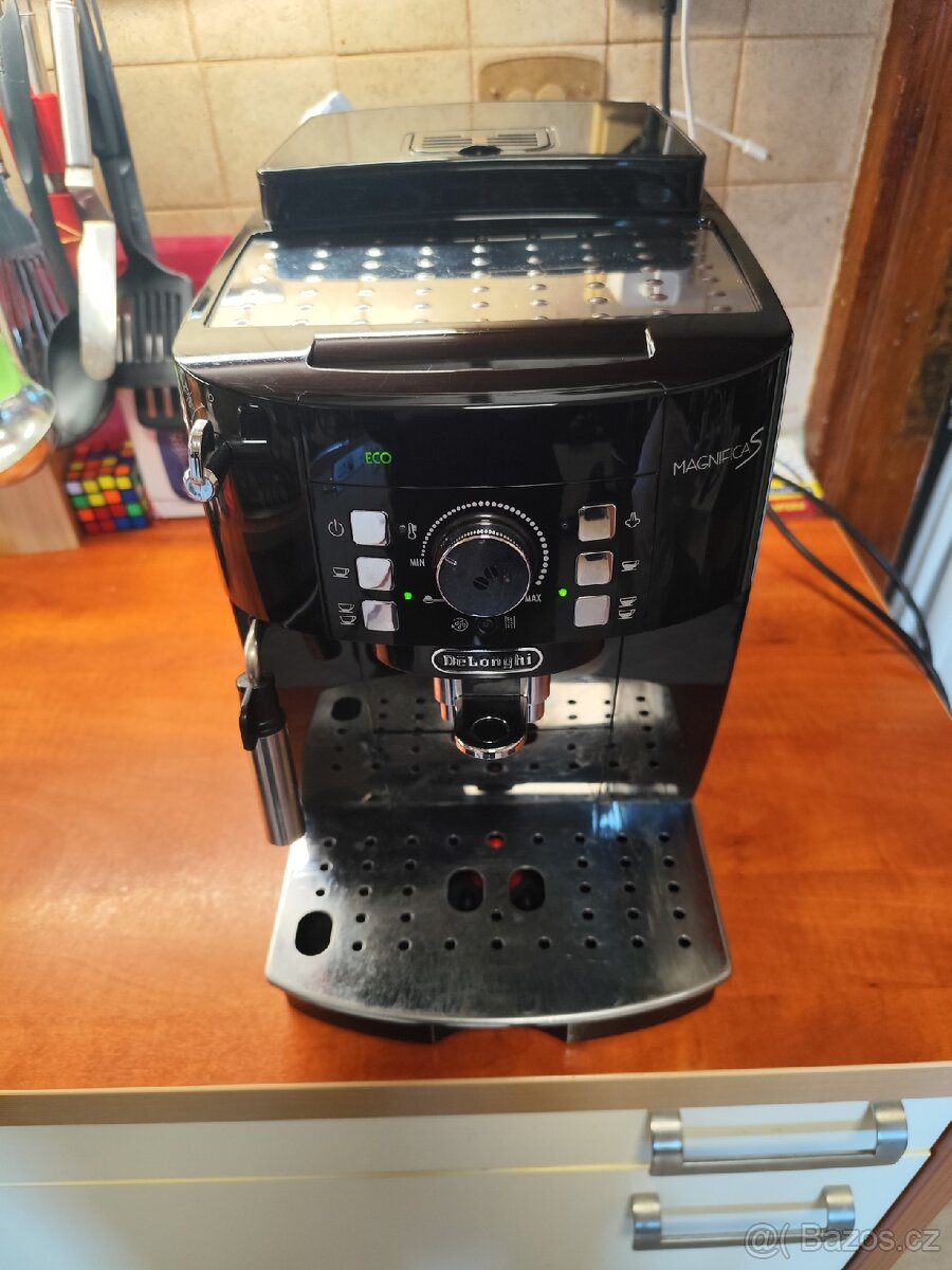 Prodám automatický kávovar DeLonghi Magnafica S