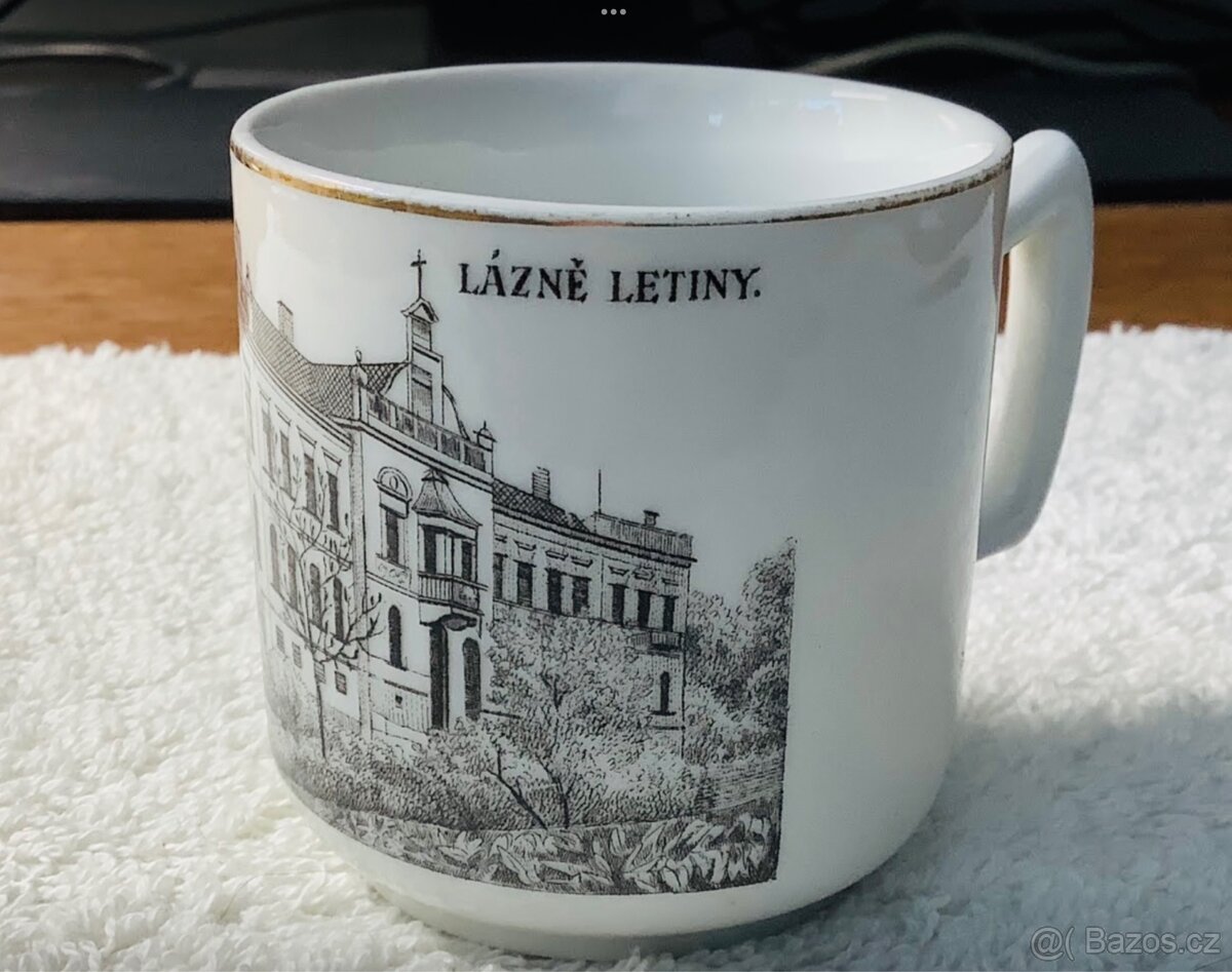 Miniaturní starožitný hrneček