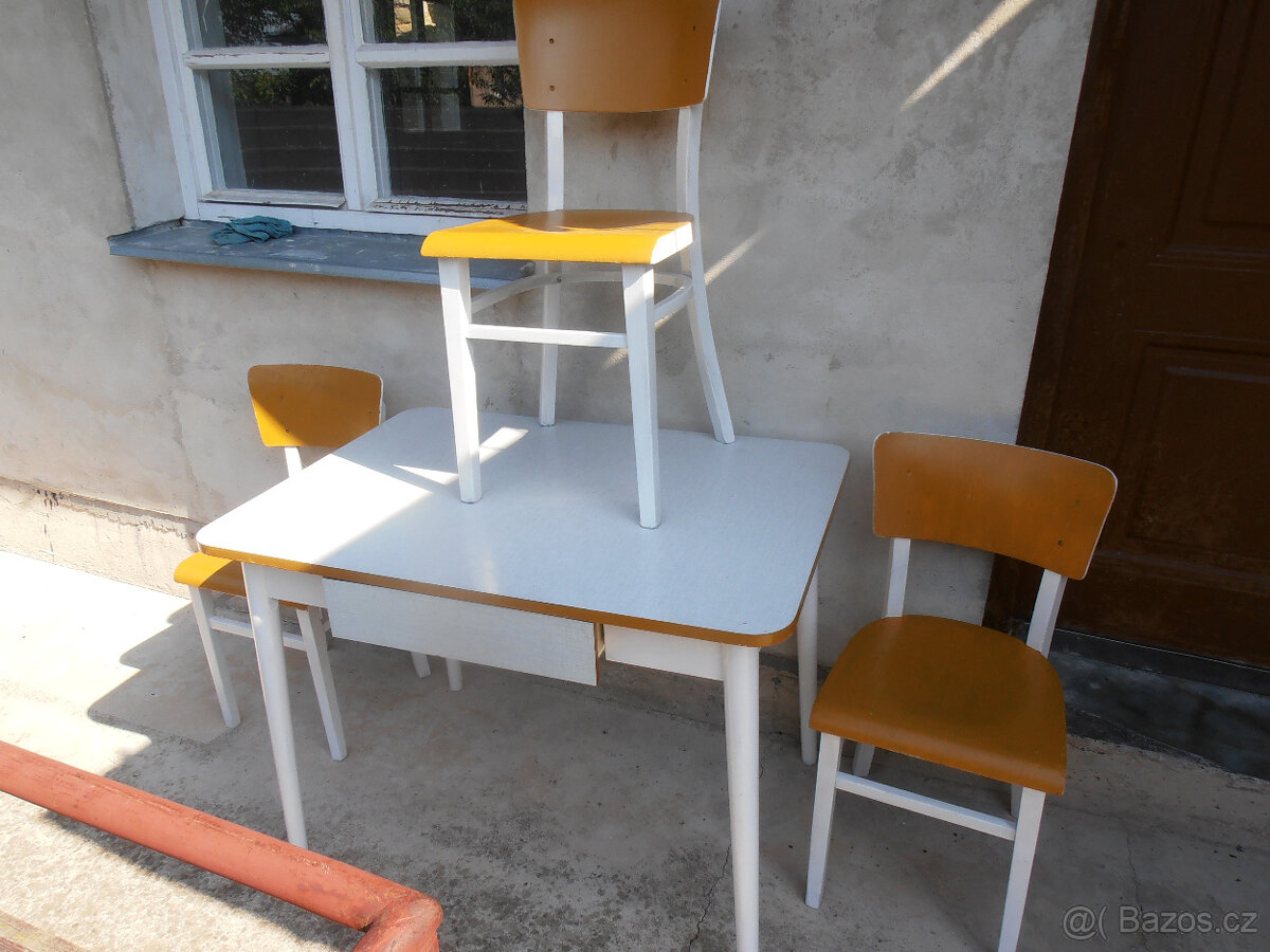 RETRO 3 ŽIDLE TON A STŮL