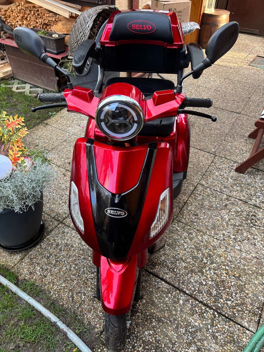 Elektrická tříkolka SELVO 31 000 li