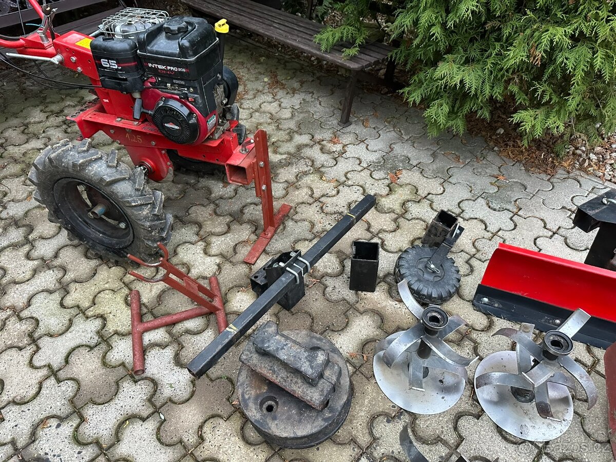Kultivátor + široké příslušenství