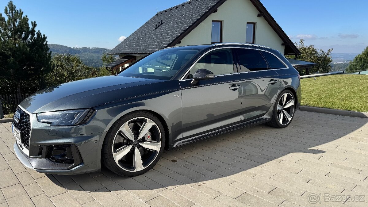 Audi RS4 Avant, AUDI RS4 MAX výbava, KARBON