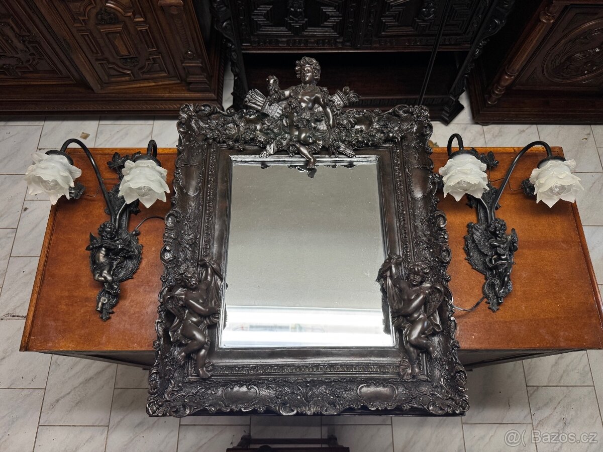 Starožitné zrcadlo s aplikami